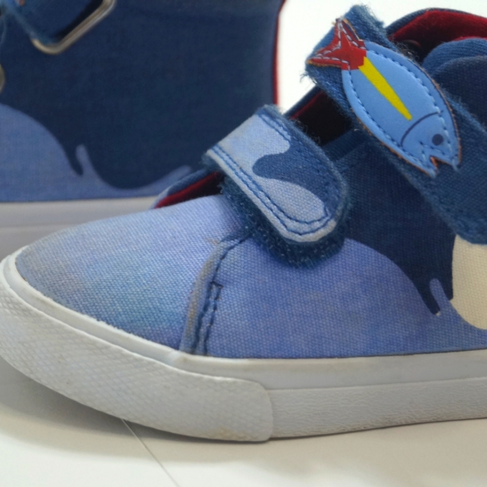 Toddler shark sneakers